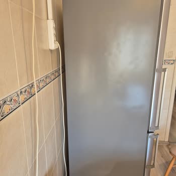 B**** Buzdolabında Sürekli Çökme Ve Paslanma, Servis Sorunları Ve Değişim Talebi