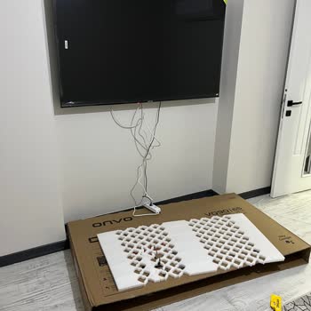 Onvo 65 İnç TV Montajında Düzensiz Kablo Ve Kutu Bırakılması