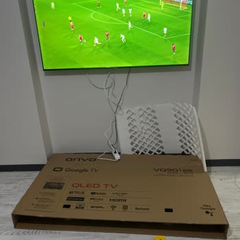 Onvo 65 İnç TV Montajında Düzensiz Kablo Ve Kutu Bırakılması