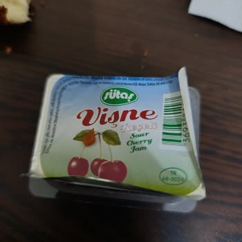 Sütaş Vişne Reçelinde Sert Parça Düşmesi Ve Diş Hasarı