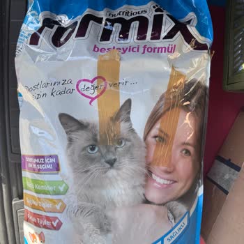 Mamanevde'den Gelen Eski Üretim Tarihli Kedi Maması Ve Şirketin Ulaşılamazlığı
