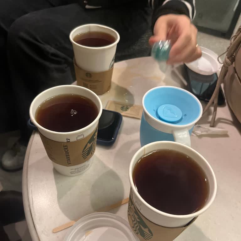 Starbucks Şubesinde Cam Bardak Talebimizin Reddedilmesi Ve Çalışanların Saygısız Tutumu