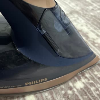 Philips Azur 8000 Ütüsünün Su Haznesi Kapağı Çabuk Kırıldı Ve Su Sızdırıyor