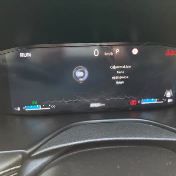Jeep Compass Ekranındaki Gizli Çatlak İçin Ücretsiz Parça Değişimi Talebi