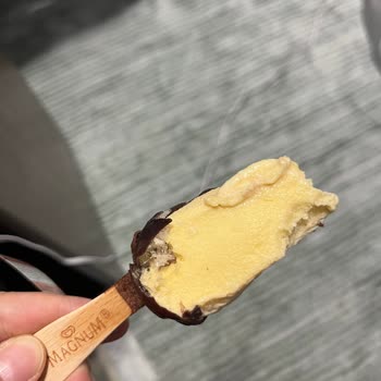 İç Kısmı Sarı Ve Acı Olan Magnum Mini Double Dondurması İçin Sağlık Endişesi Ve İade