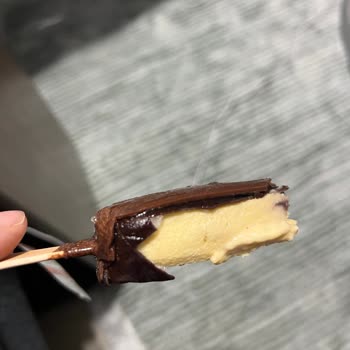 İç Kısmı Sarı Ve Acı Olan Magnum Mini Double Dondurması İçin Sağlık Endişesi Ve İade