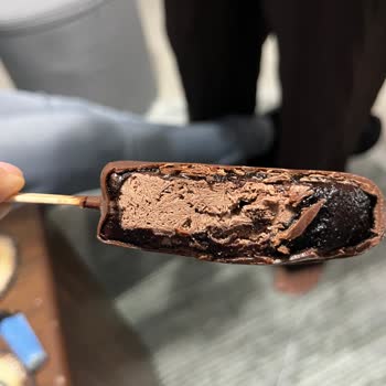 İç Kısmı Sarı Ve Acı Olan Magnum Mini Double Dondurması İçin Sağlık Endişesi Ve İade