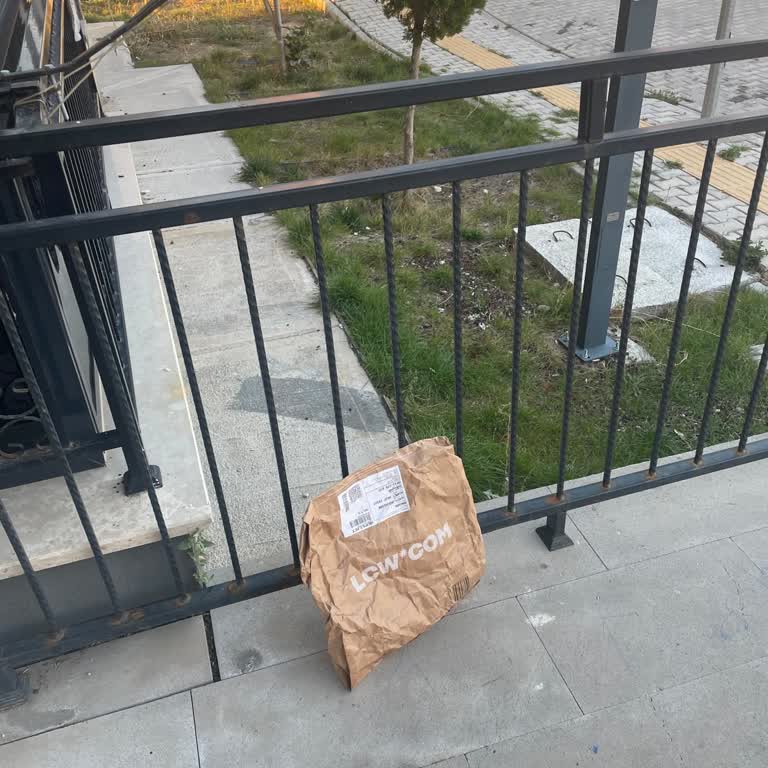 Hepsijet Yanlış Teslimat Ve Paketin Dışarı Bırakılması