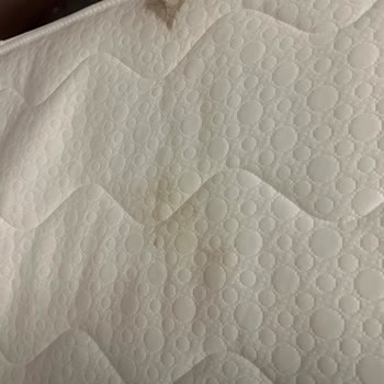 Kırık Ve Lekeli Kardelen Yatak Kılıfı İçin Değişim Talebi Gecikiyor