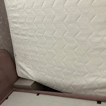 Kırık Ve Lekeli Kardelen Yatak Kılıfı İçin Değişim Talebi Gecikiyor