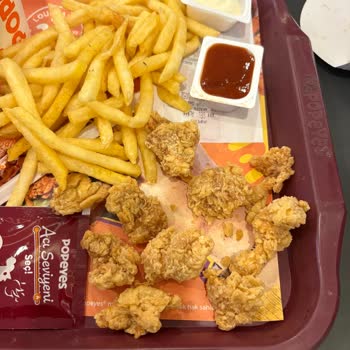 Akasya Popeyes Şubesinde Hijyen İhlali Ve Düşük Servis Kalitesi