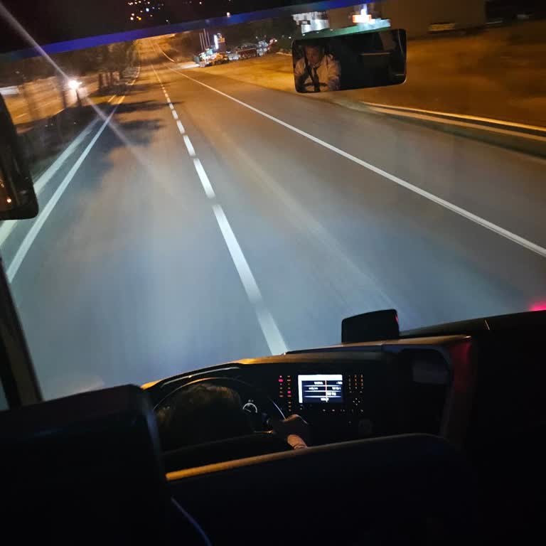 Ede Turizm Otobüsünde Mola Yok, Şoför Sigara İçiyor Ve Yolcuları Saygısızca Karşılıyor