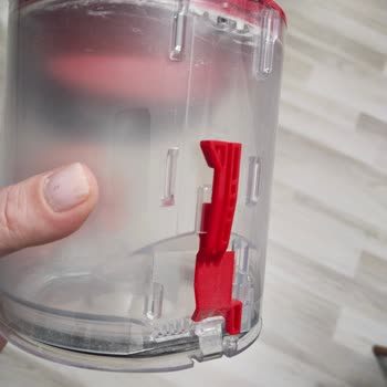 Dyson V8 Süpürge Parçasının Yuvasından Çıkması Garanti Kapsamında Kullanıcı Hatası Olarak Reddedildi