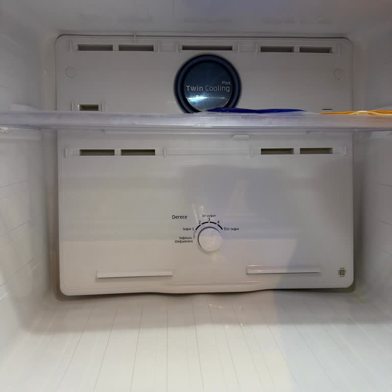 Buzdolabının Dondurucu Kısmı Çalışmıyor Ve Yetkili Servis Açıklama Vermedi