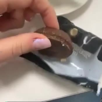 Eti Brownie İçinde Sarımsı Yabancı Madde