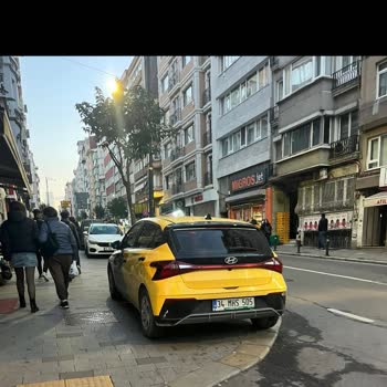 Tuborg Araçlarının Kaldırıma Ve Yaya Geçitlerine Park Etmesi Çocuk Güvenliğini Tehlikeye Atıyor