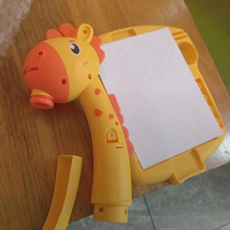 Ebebek'ten Alınan İ Weigo Projeksiyonlu Masanın Küçük Boyutu Ve Düşük Kalitesi
