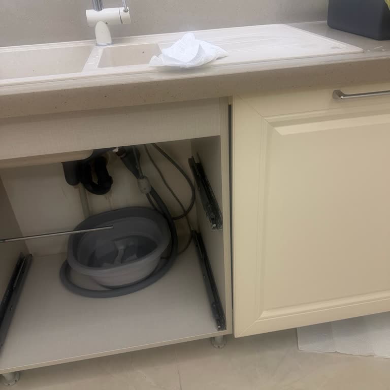 Leisure Servis’in Dikkatsiz Servisi Makineyi Su Akıtıp Kapağını Ve Çeşmesini Kırdı