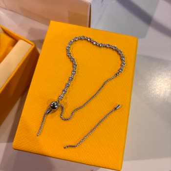 Swarovski Bileklik 1 Aylık Kullanımda Koptu, Değişim Talebi Reddedildi