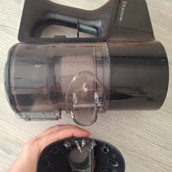 Grundig VCP 5131 Dikey Süpürgenin Toz Haznesi Kırıldı Garanti Kapsamında Yardım Talebi