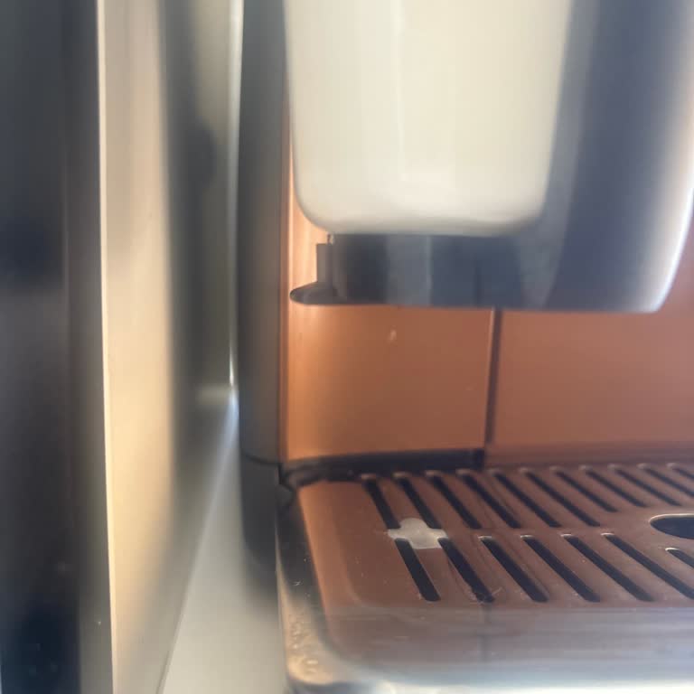 Philips Espresso Makinesinde Süt Haznesi Sızdırıyor, Garanti Kapsamı İçinde Değişim Talebi