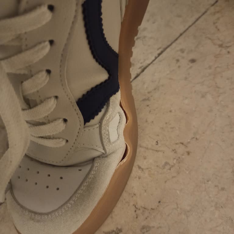 İlk Giyişte Tabanı Yırtılan Lufian Elsa Sneaker İçin Değişim Talebi