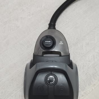 Arçelik Elektrik Süpürgesinde Garanti Sürecinde Tekrarlayan Koku Ve Çözüm Eksikliği