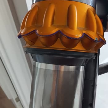 Dyson V15'te Motor Çatlağı Ve Serviste Hasarlı Boru; Filtre Ücreti İadesi Ve Yeni Boru Talebi
