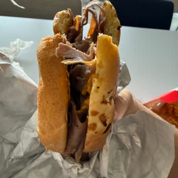 Arby's'den Yanlış Boyutlu Ürün Ve Yetersiz Canlı Yardım