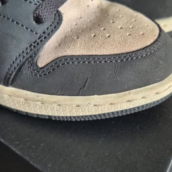 Ayıplı Nike Jordan Ayakkabı Ve Sneaks Up Mağaza Müdürünün Saygısız Tutumu