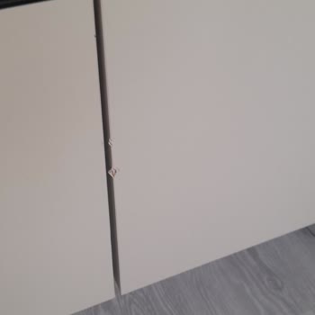 Hasarlı Sağ Kapak Ve Yanlış Parça Gönderimleri Nedeniyle Vine TV Ünitesi İadesi Talebi