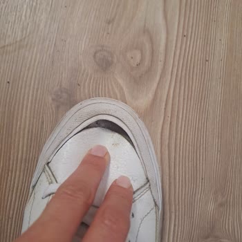 FLO'dan Alınan Nike Kadın Sneaker'da Üretim Kusuru Ve İade İsteği