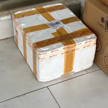 Aras Kargo Paketi Parçalanarak Zeytin Ve Sucukları Döküp Müşteriyi Mağdur Etti