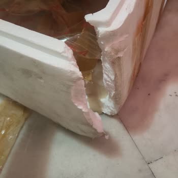 Aras Kargo Paketi Parçalanarak Zeytin Ve Sucukları Döküp Müşteriyi Mağdur Etti