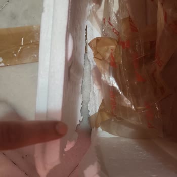 Aras Kargo Paketi Parçalanarak Zeytin Ve Sucukları Döküp Müşteriyi Mağdur Etti