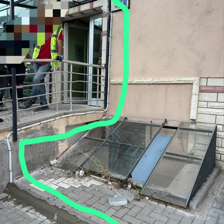 Bina Dışında Görünür Ve Korunmasız Turkcell Superonline Fiber Kabloları Estetik Sorun Yaratıyor