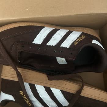 Defolu Adidas Spezial Ayakkabılar İçin İade Reddi Ve Değişim Teklifi