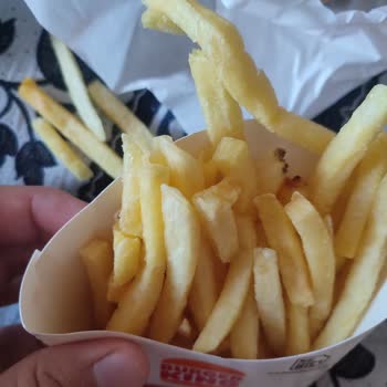 Trendyol GO Üzerinden Burger King Siparişinde Bayat Patates Ve Bozuk Marul