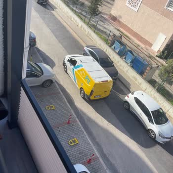 PTT Kargo Görevlisinin Yanıltıcı Teslimat Bildirimi Ve Acil Teslimat Talebi