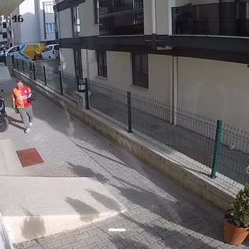PTT Kargo Görevlisinin Yanıltıcı Teslimat Bildirimi Ve Acil Teslimat Talebi
