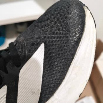 Adidas Spor Ayakkabısındaki Yırtığa Rağmen İade Talebi Reddedildi