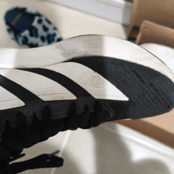 Adidas Spor Ayakkabısındaki Yırtığa Rağmen İade Talebi Reddedildi