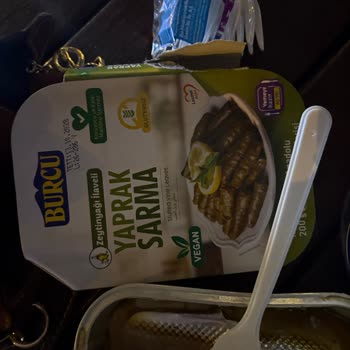 Burcu Konserve Yaprak Sarma İçinde Kıl Çıktı: Hijyen İhlali Ve Mide Bulantısı