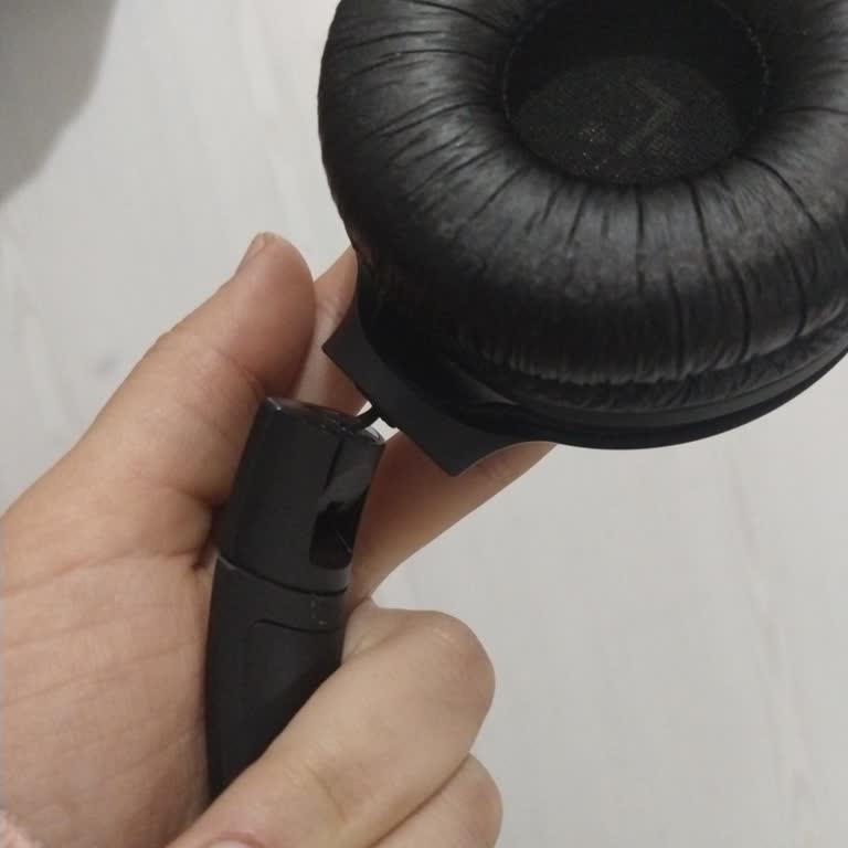 JBL TUNE570BT Kulaklığın Bağlantı Noktası Kırıldı Garanti Kapsamında Ücretsiz Değişim Talebi
