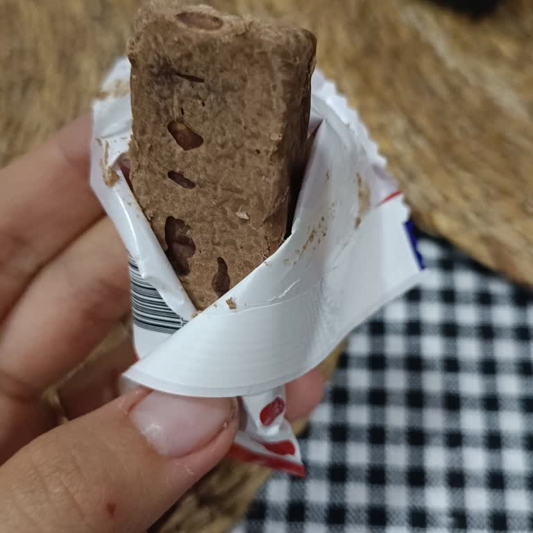 BİM Şubesinde Çikolatalarda Yağ Kusması Ve Saklama Koşullarına Eleştiri
