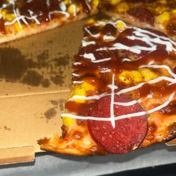 Trendyol Yemek Mrs. Pizzeria'da Pizza Üzerinde Saç Teli: Hijyen İhlali Ve Cevapsız Destek