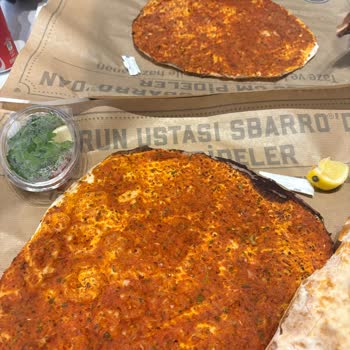 Sbarro Şubesinde 40 Dakikalık Lahmacun Beklemesi, Kalitesiz Ürün Ve İlgisiz Çalışan Tutumu