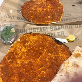 Sbarro Şubesinde 40 Dakikalık Lahmacun Beklemesi, Kalitesiz Ürün Ve İlgisiz Çalışan Tutumu