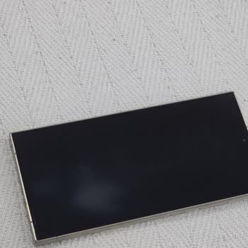 Samsung S24 Ultra Ekranında Kalıcı Parmak İzi İzleri Ve Ürün Değişimi Talebi