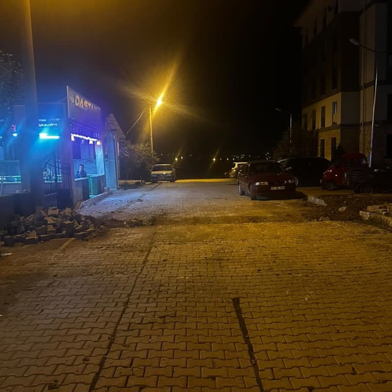 Sandıklı'da Açık Çukur Yol Ve Yaya Güvenliğini Tehdit Ediyor